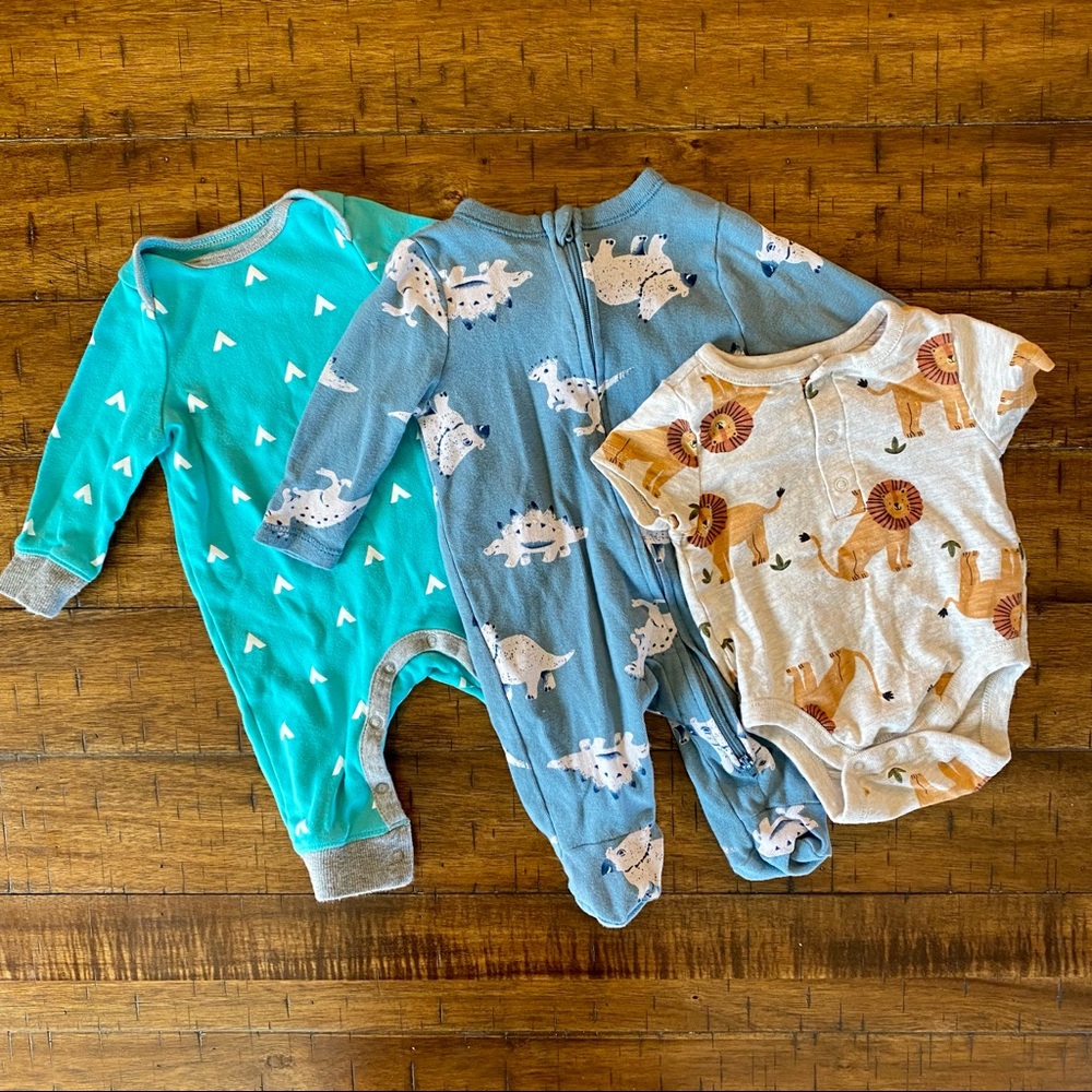 ⚡️3/$20 Set of baby boy onesies - Lot of newborn sizes - Dino, Lion